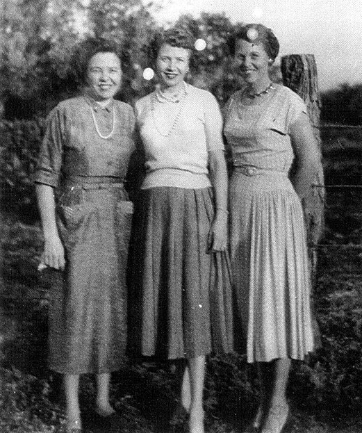 Vesta Turner, Juanita Boles, Mary Newcomb