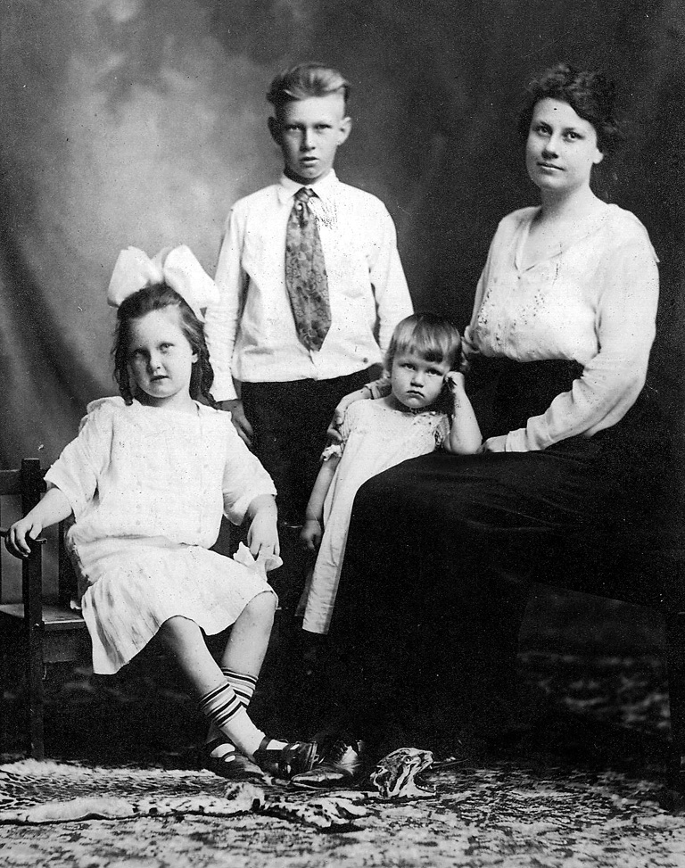 Renetta, Nevada, Levere, & mother Bertie Helm Turner