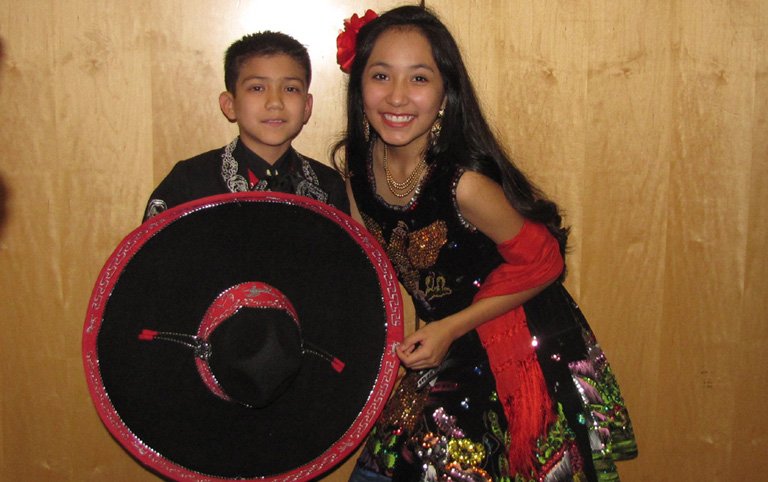 2011 BMC REUNION: Sebastian de la Cruz  & Nizhoni Begay