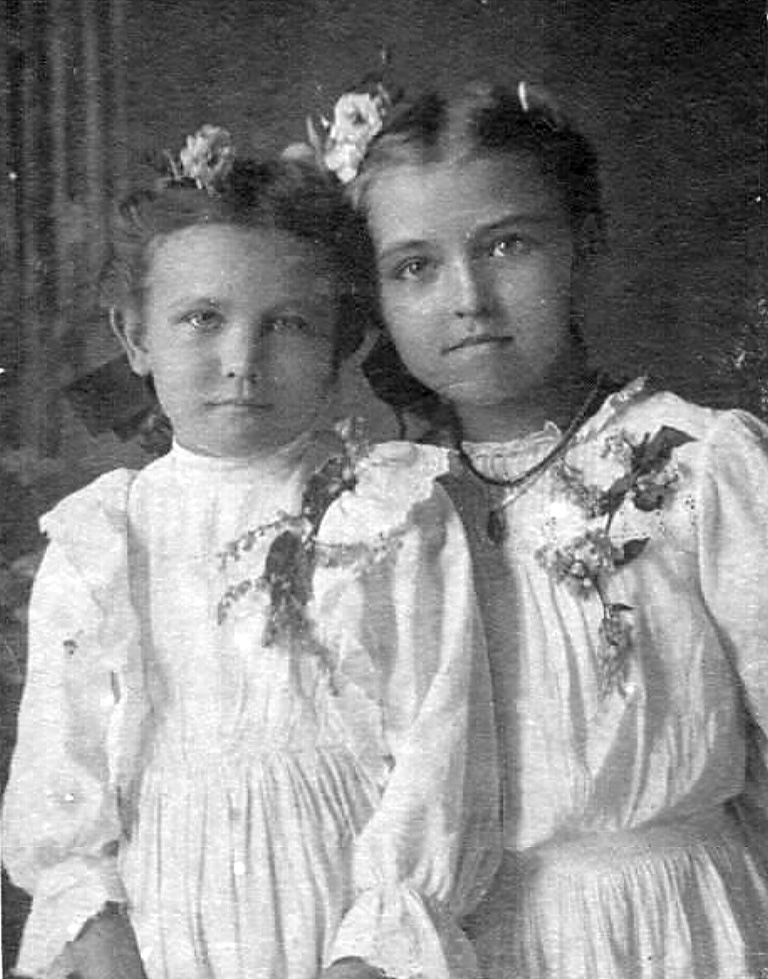 Dovie Rose & Gladys Margaret Bogle 1905