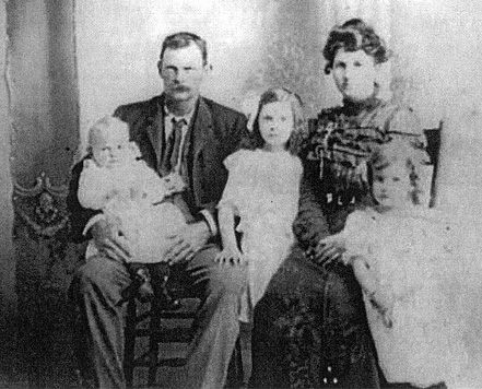 William W. & Dona Brooks with kids Bill Jr., Neppie & Ocie