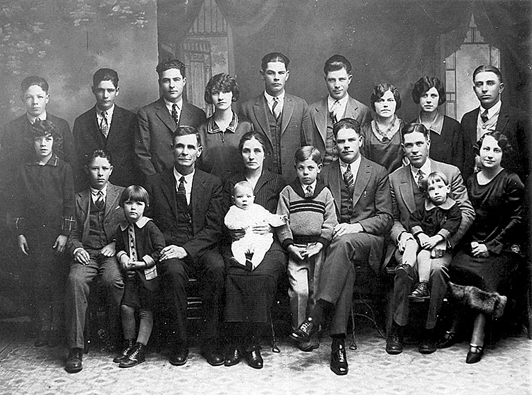 William Doc Elliott Family 1925 